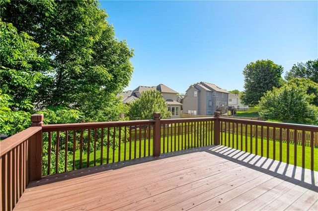 10023 N Willow Avenue, Kansas City, MO 64157