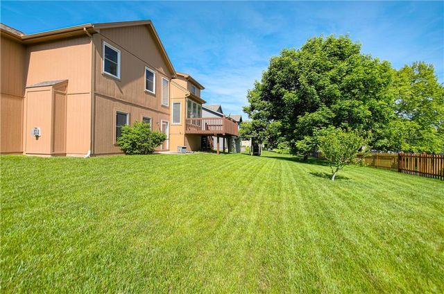 10023 N Willow Avenue, Kansas City, MO 64157