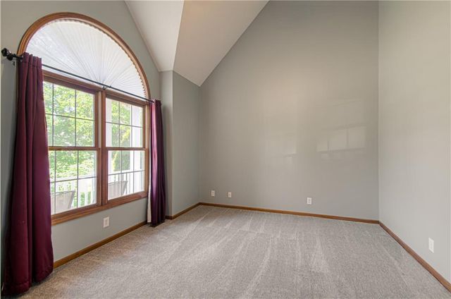10023 N Willow Avenue, Kansas City, MO 64157