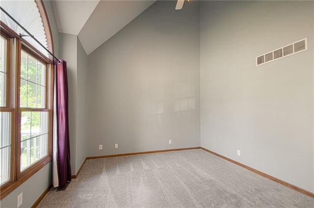 10023 N Willow Avenue, Kansas City, MO 64157