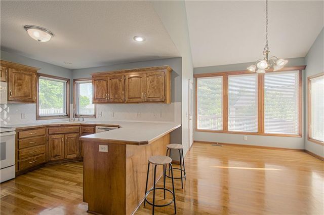 10023 N Willow Avenue, Kansas City, MO 64157