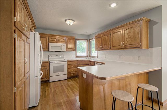 10023 N Willow Avenue, Kansas City, MO 64157