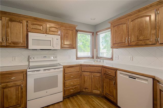 10023 N Willow Avenue, Kansas City, MO 64157
