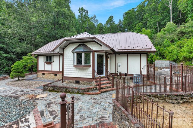 275 Hubbard Hollow Road, Rosman, NC 28772