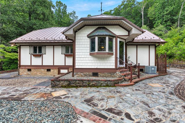 275 Hubbard Hollow Road, Rosman, NC 28772