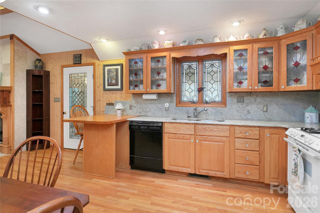 275 Hubbard Hollow Road, Rosman, NC 28772
