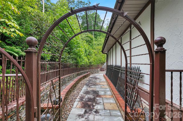 275 Hubbard Hollow Road, Rosman, NC 28772