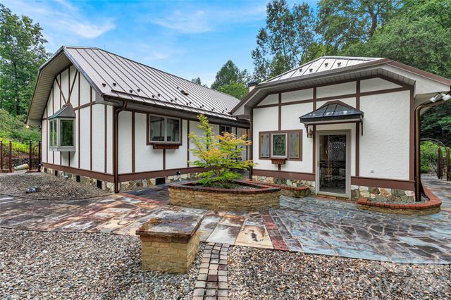 275 Hubbard Hollow Road, Rosman, NC 28772