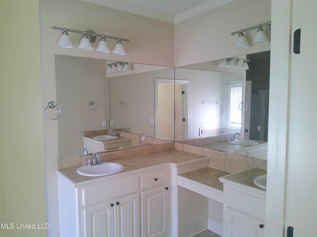 141 Creekside Drive, Canton, MS 39046