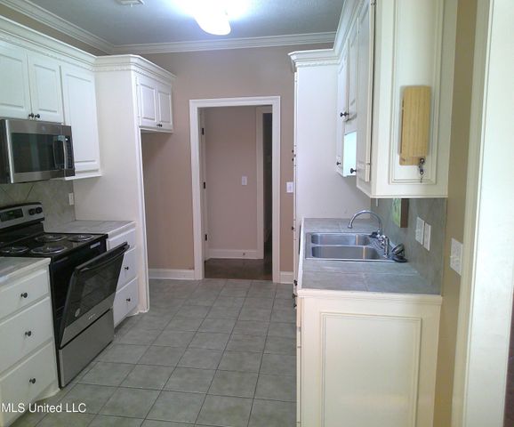 141 Creekside Drive, Canton, MS 39046