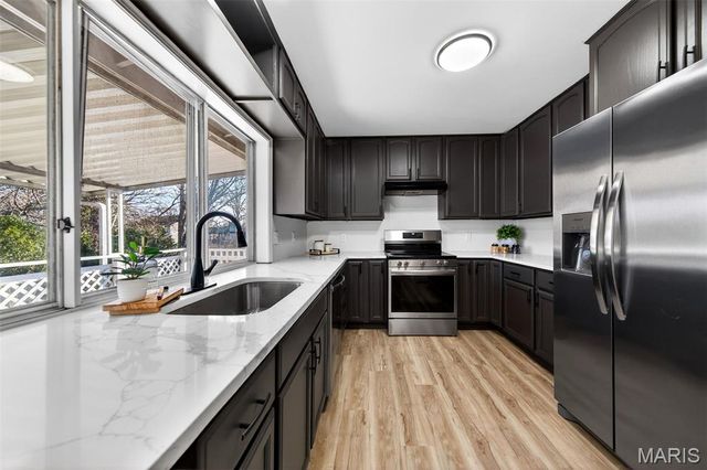 370 Marywood Court, Ballwin, MO 63021