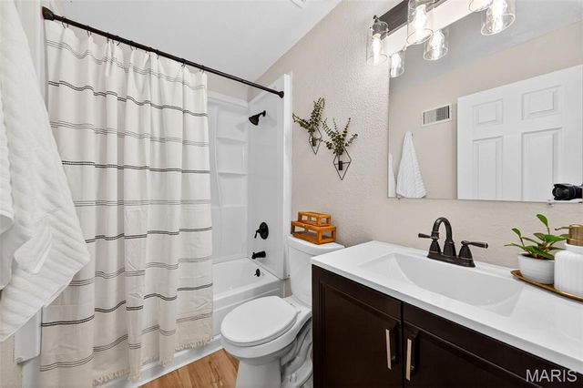 370 Marywood Court, Ballwin, MO 63021