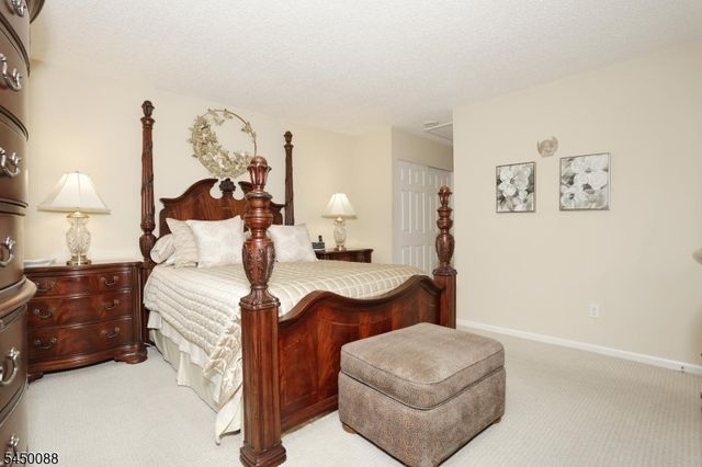 73 Konight Ct, Mahwah Twp., NJ 07430