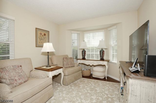 73 Konight Ct, Mahwah Twp., NJ 07430