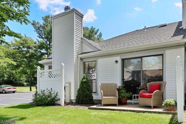 73 Konight Ct, Mahwah Twp., NJ 07430