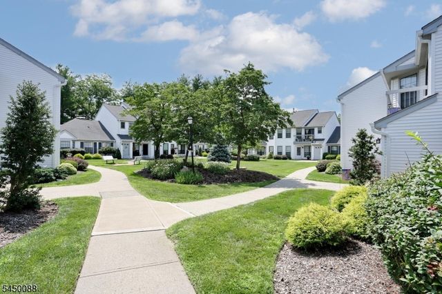 73 Konight Ct, Mahwah Twp., NJ 07430