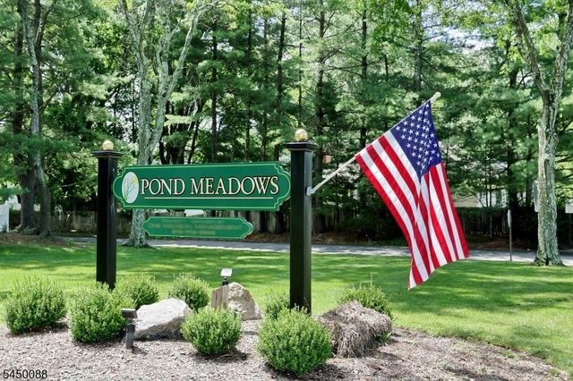 73 Konight Ct, Mahwah Twp., NJ 07430