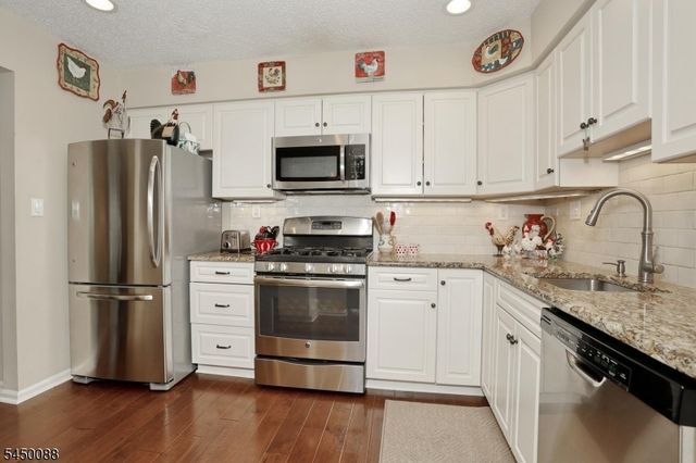 73 Konight Ct, Mahwah Twp., NJ 07430