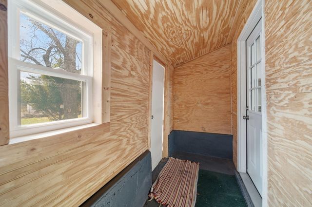 1811 Lewis Street, Jackson, MI 49203