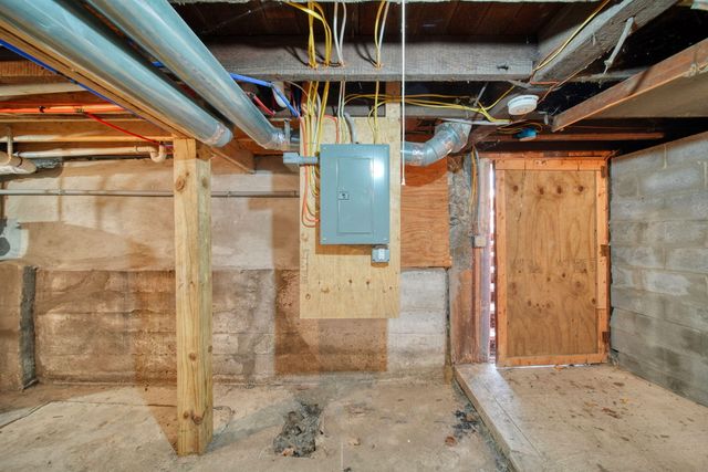 1811 Lewis Street, Jackson, MI 49203