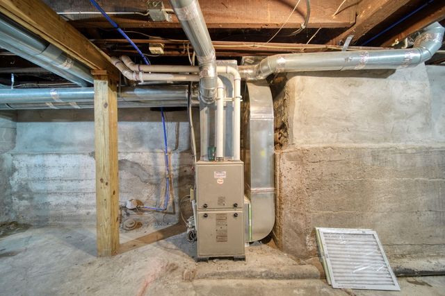 1811 Lewis Street, Jackson, MI 49203