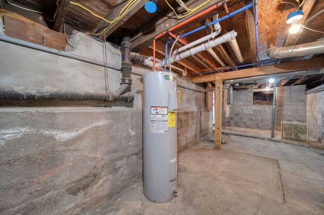 1811 Lewis Street, Jackson, MI 49203