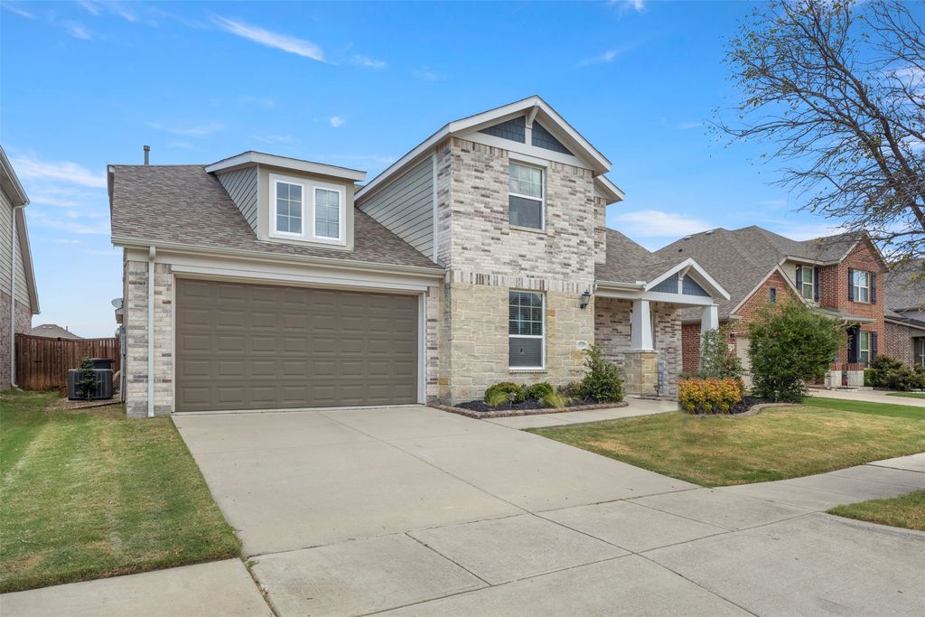1725 Settlement Way, Aubrey, TX 76227