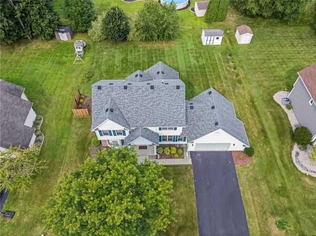 97 Wakecliffe Dr, Greece, NY 14616