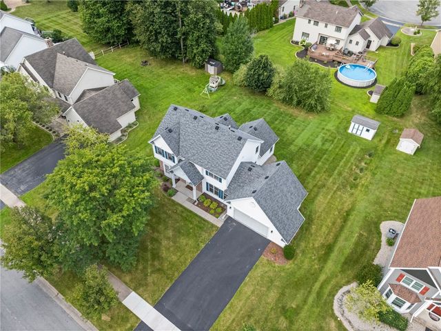 97 Wakecliffe Dr, Greece, NY 14616