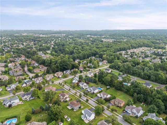 97 Wakecliffe Dr, Greece, NY 14616