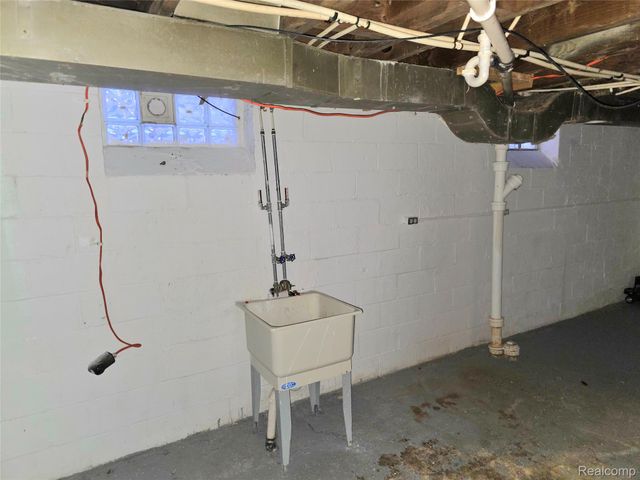 14235 WINTHROP Street, Detroit, MI 48227