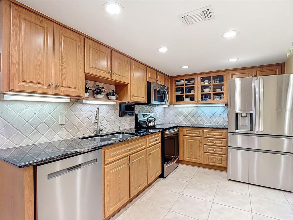 Image 9 of property listing at 13812 MILL COVE CIRCLE 13812, Tampa, FL 33618