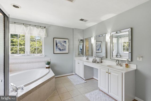 5484 HEREDITY LN, Gainesville, VA 20155