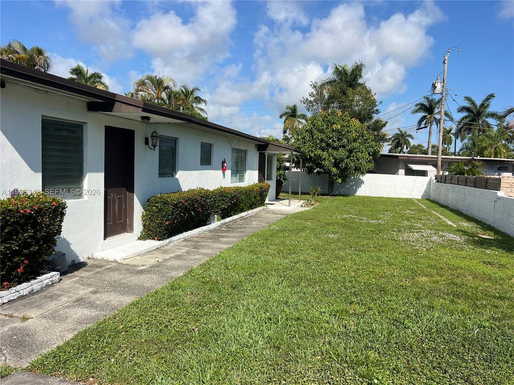 809 NE 2nd St 2, Hallandale Beach, FL 33009