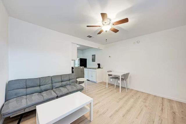 1106 W 22nd ST 4, Austin, TX 78705