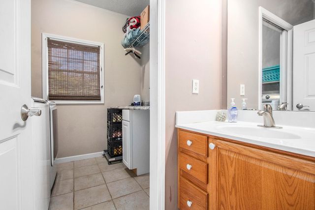 69154 Elkhart Road, Edwardsburg Vllg, MI 49112