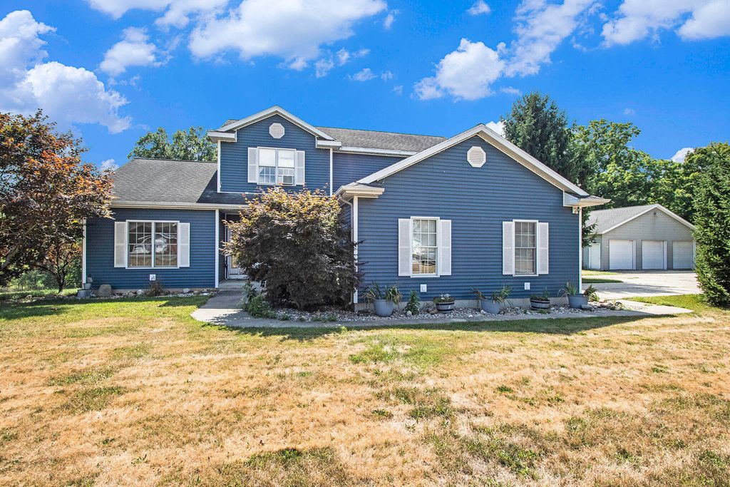 69154 Elkhart Road, Edwardsburg Vllg, MI 49112