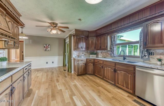 146 Central Drive, Johnson City, TN 37601