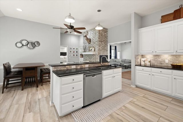 10200 Fieldcrest Drive, Benbrook, TX 76126