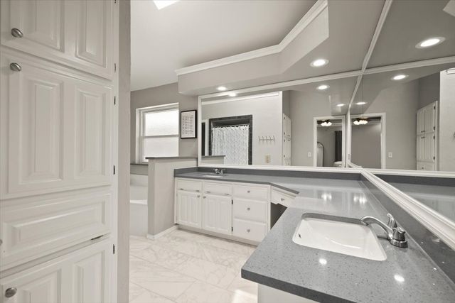 10200 Fieldcrest Drive, Benbrook, TX 76126