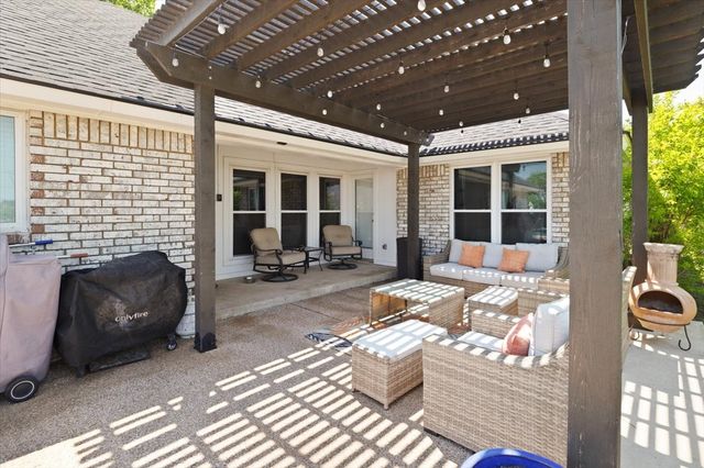 10200 Fieldcrest Drive, Benbrook, TX 76126
