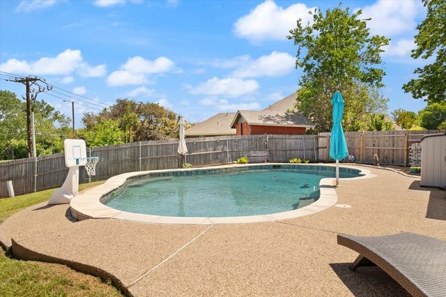 10200 Fieldcrest Drive, Benbrook, TX 76126