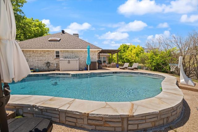 10200 Fieldcrest Drive, Benbrook, TX 76126