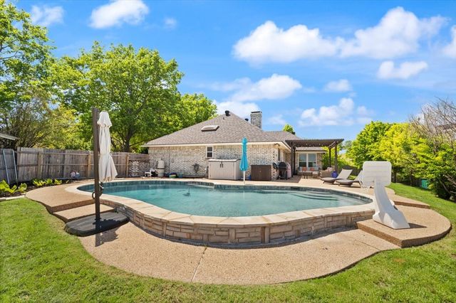 10200 Fieldcrest Drive, Benbrook, TX 76126