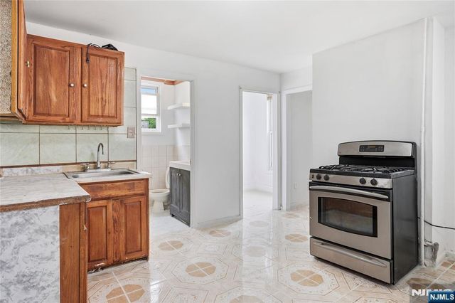 495-497 Totowa Avenue, Paterson, NJ 07522