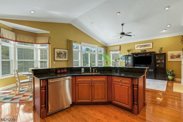 15 JOHNS DRIVE, Warren Twp., NJ 07059