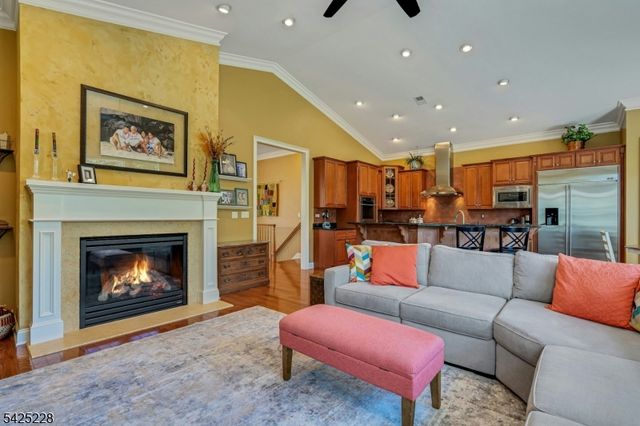 15 JOHNS DRIVE, Warren Twp., NJ 07059