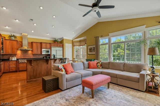 15 JOHNS DRIVE, Warren Twp., NJ 07059