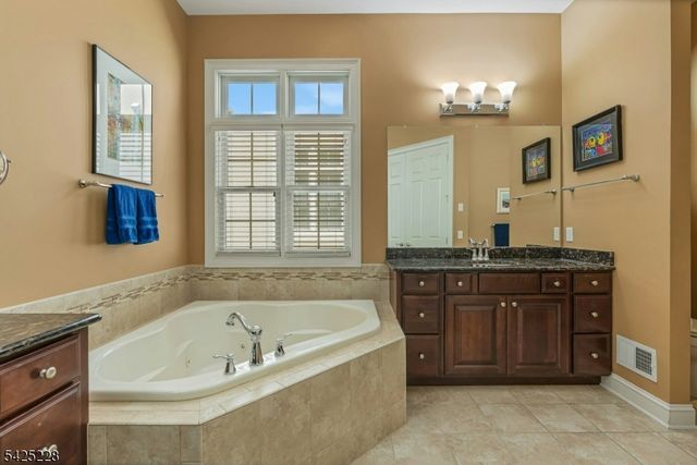 15 JOHNS DRIVE, Warren Twp., NJ 07059