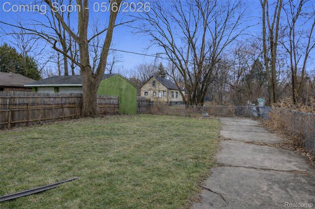 13044 Wilshire Drive, Detroit, MI 48213
